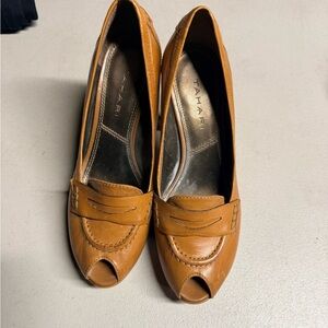 Gagarin tan leather heels size 6